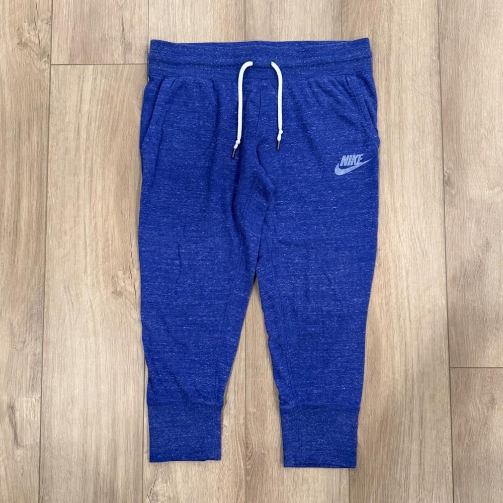 Nike capri joggers blue white drawstring and the classic Nike logo Size M